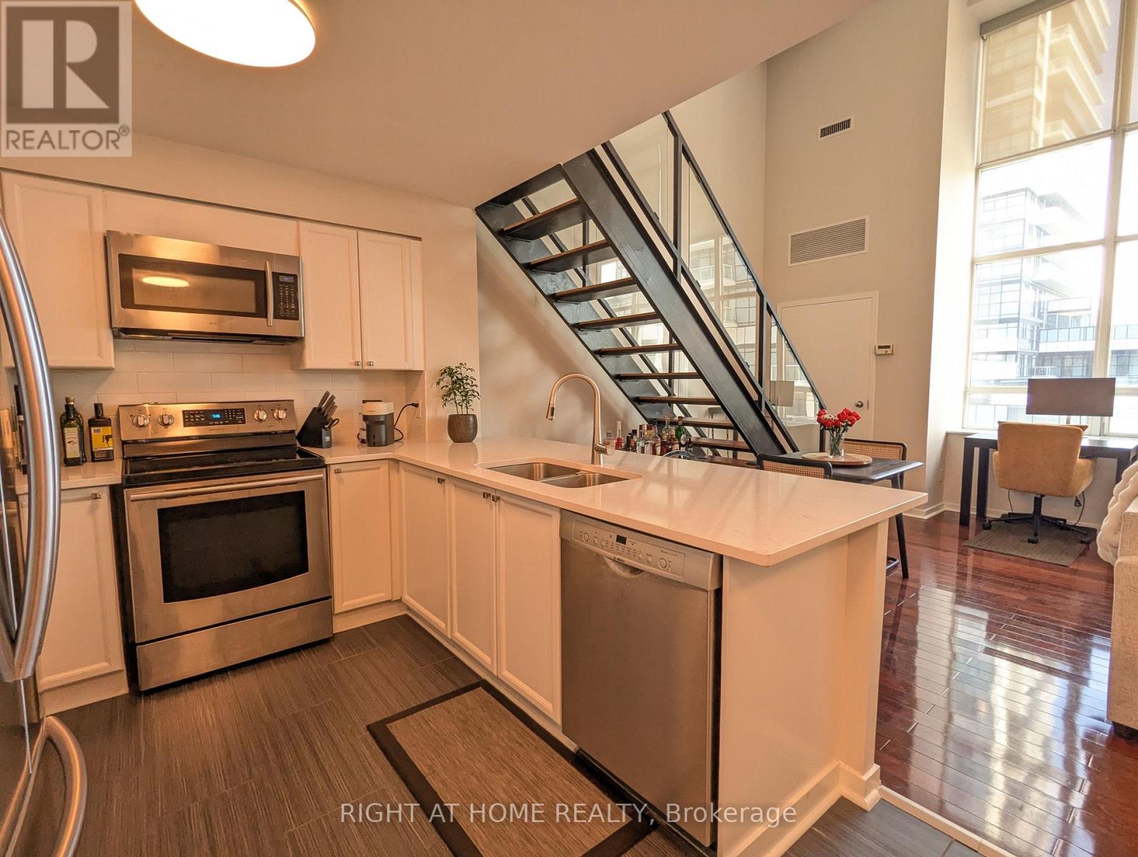 215 - 300 Manitoba Street, Toronto, Ontario  M8Y 4G9 - Photo 23 - W13719410