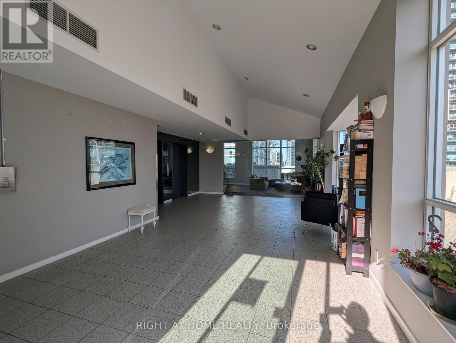 215 - 300 Manitoba Street, Toronto, Ontario  M8Y 4G9 - Photo 31 - W13719410