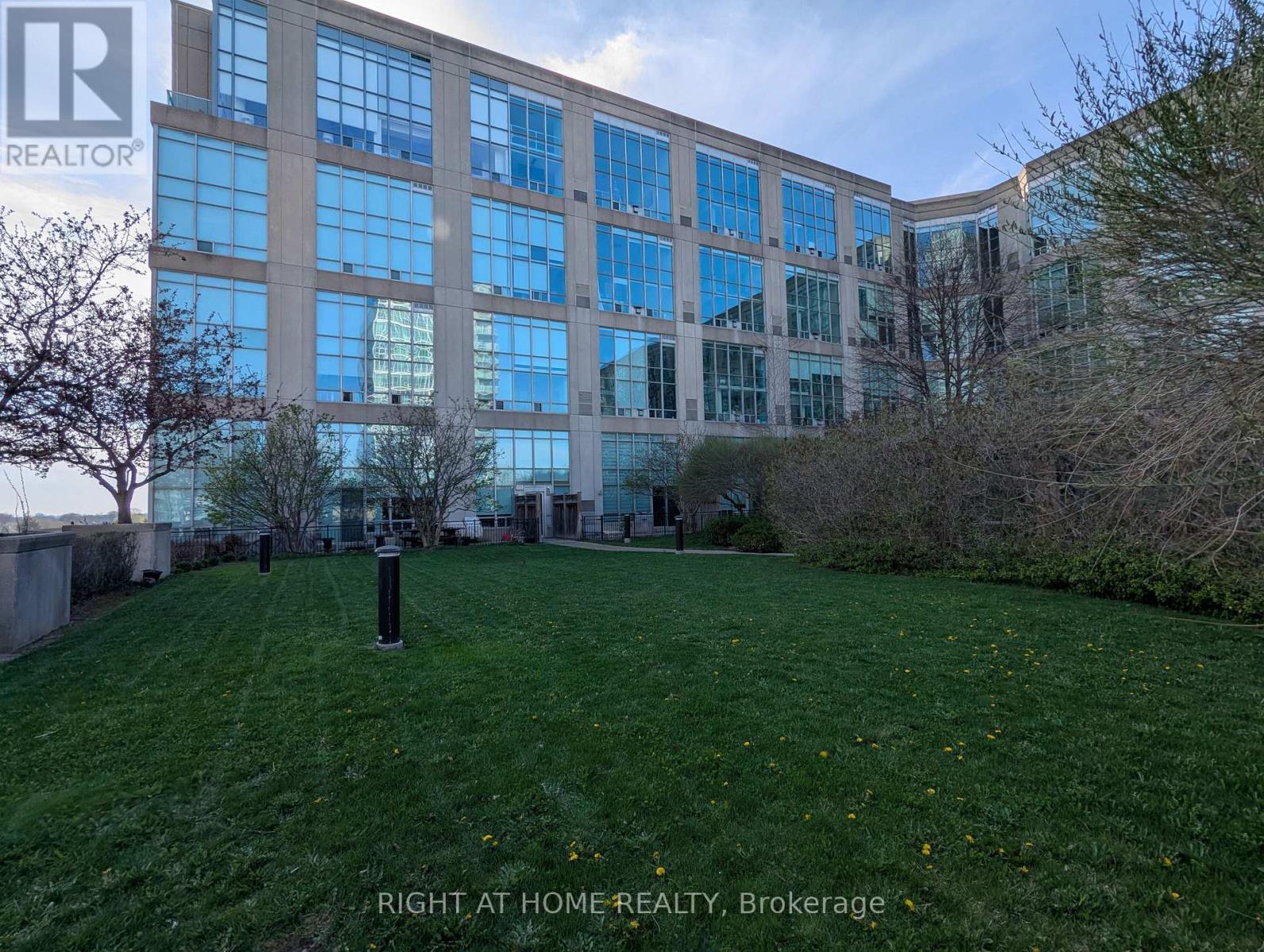 215 - 300 Manitoba Street, Toronto, Ontario  M8Y 4G9 - Photo 34 - W13719410