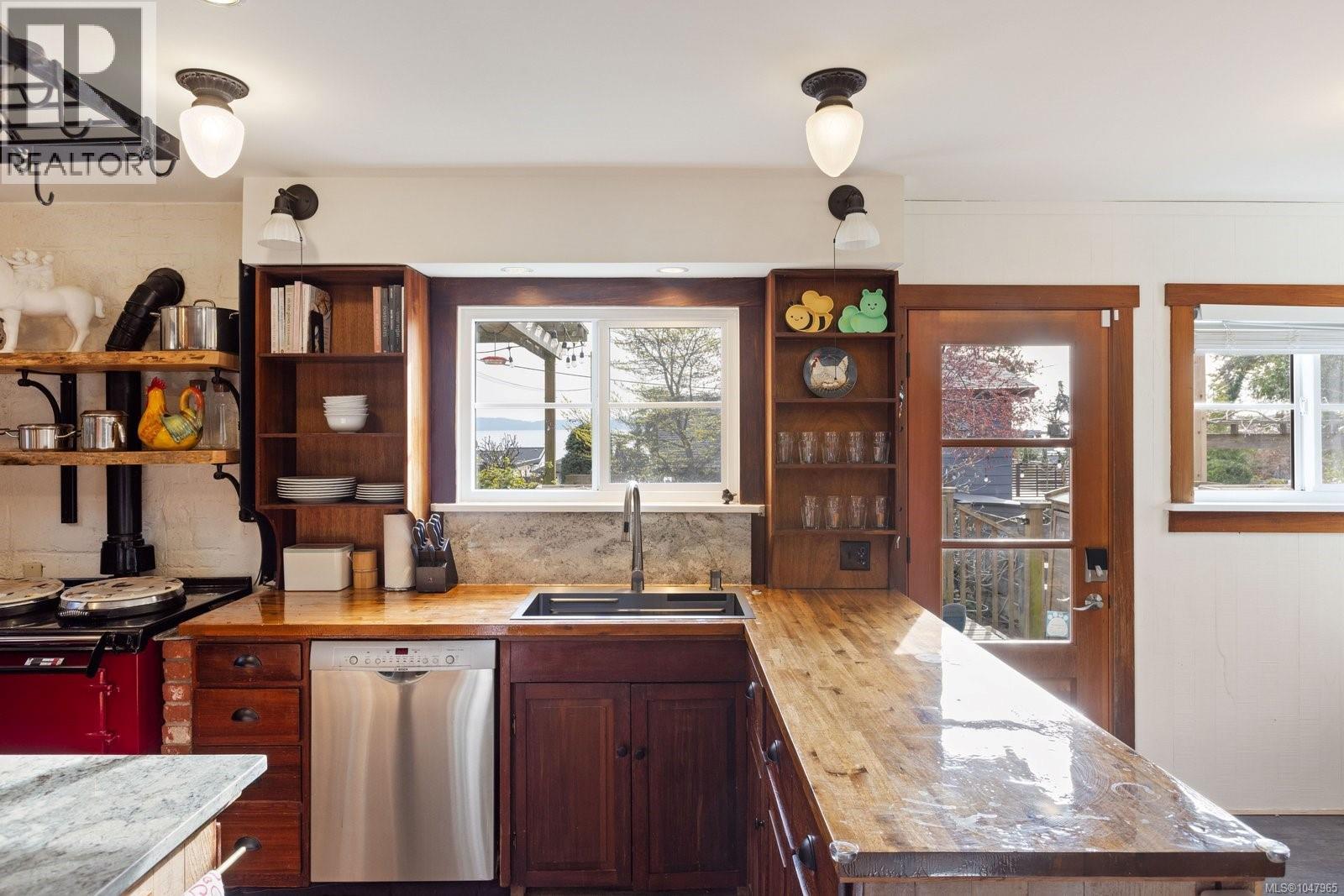 5165 Cordova Bay Rd, Saanich, British Columbia  V8Y 2K7 - Photo 17 - 1047965