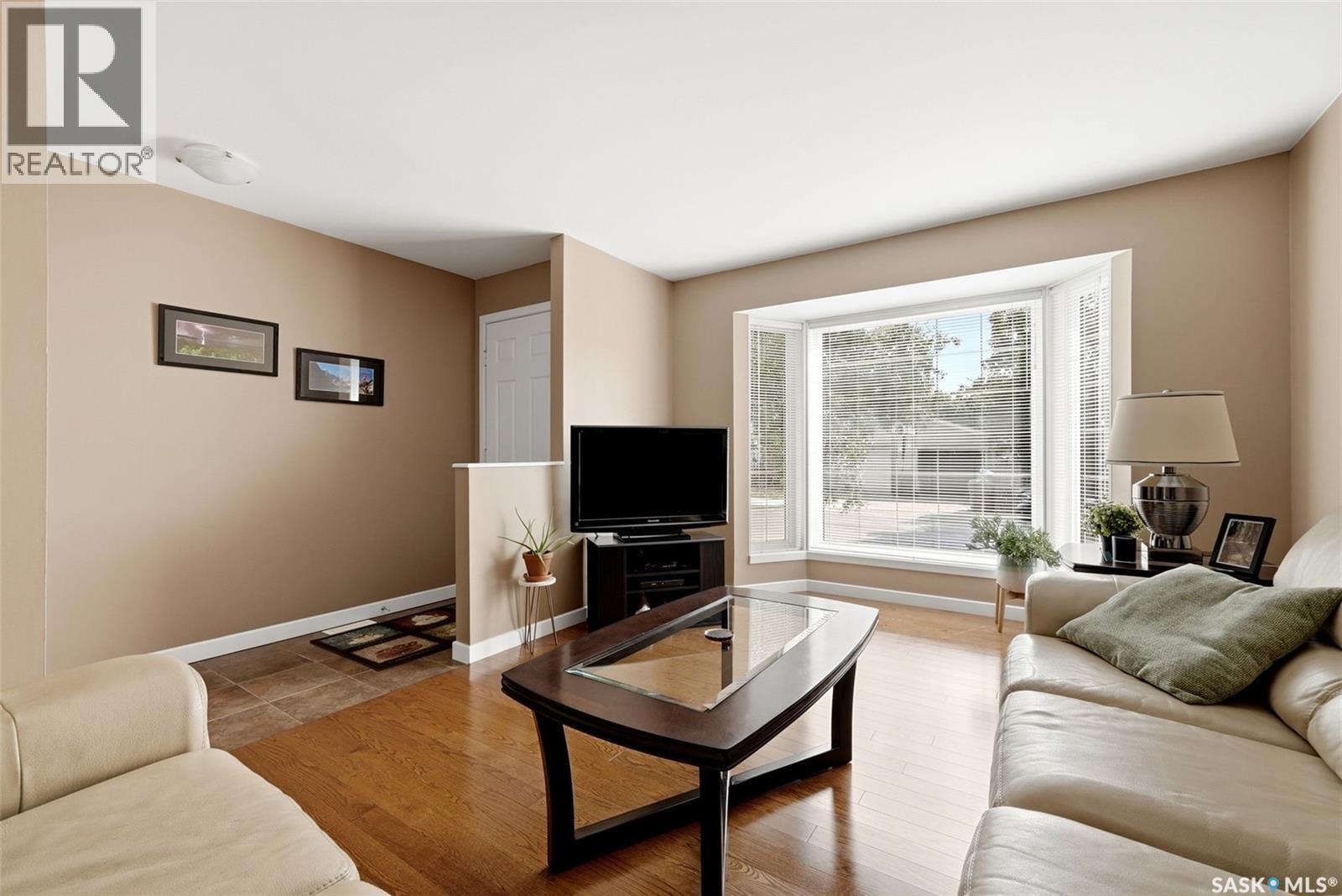 906 Hopkins Crescent N, Regina, Saskatchewan  S4X 2N3 - Photo 5 - SK046746