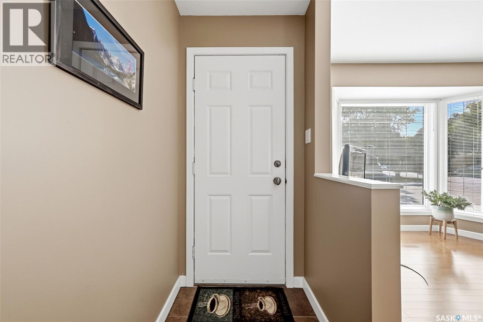 906 Hopkins Crescent N, Regina, Saskatchewan  S4X 2N3 - Photo 3 - SK046746