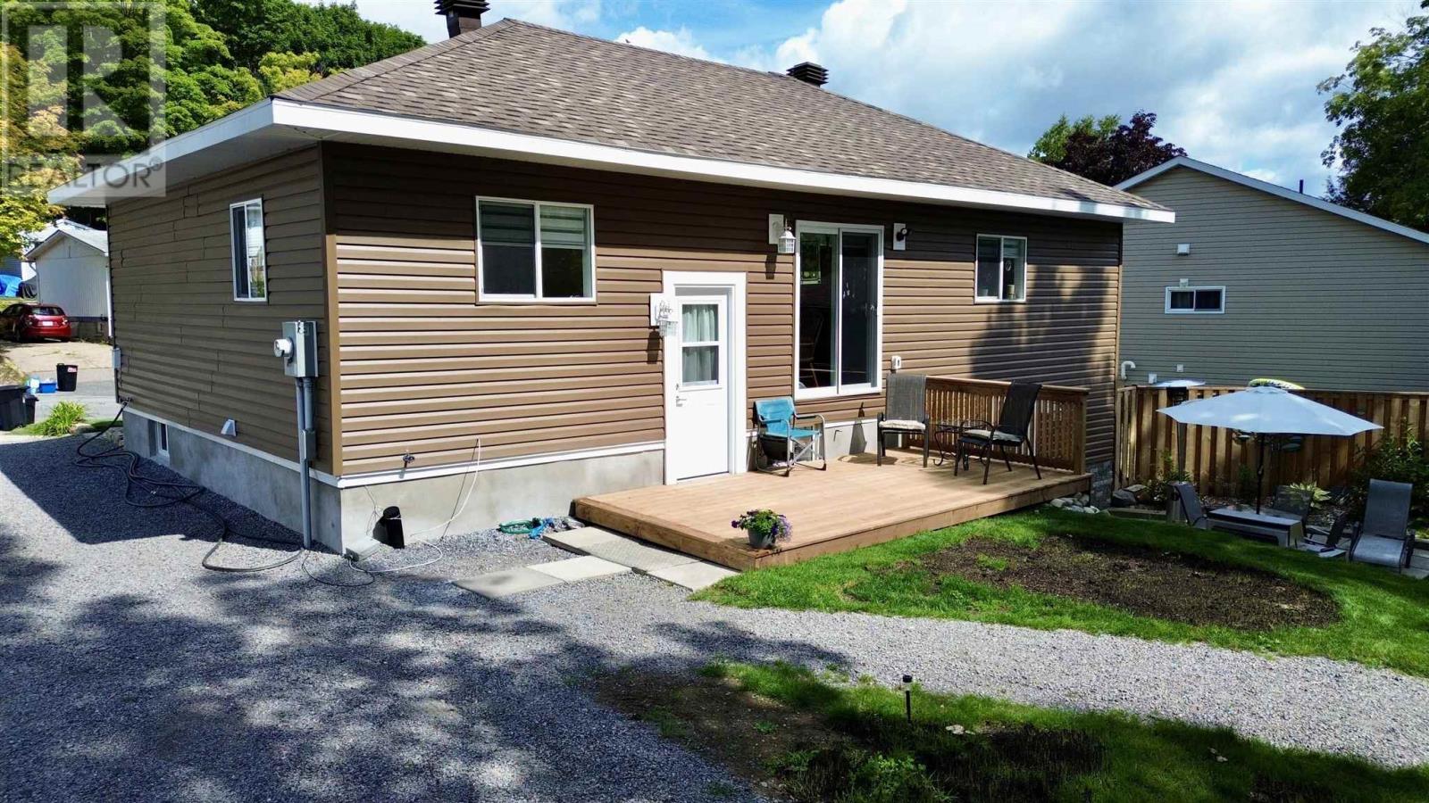 51 Axmith Ave, Elliot Lake, Ontario  P5A 1B5 - Photo 7 - SM262309