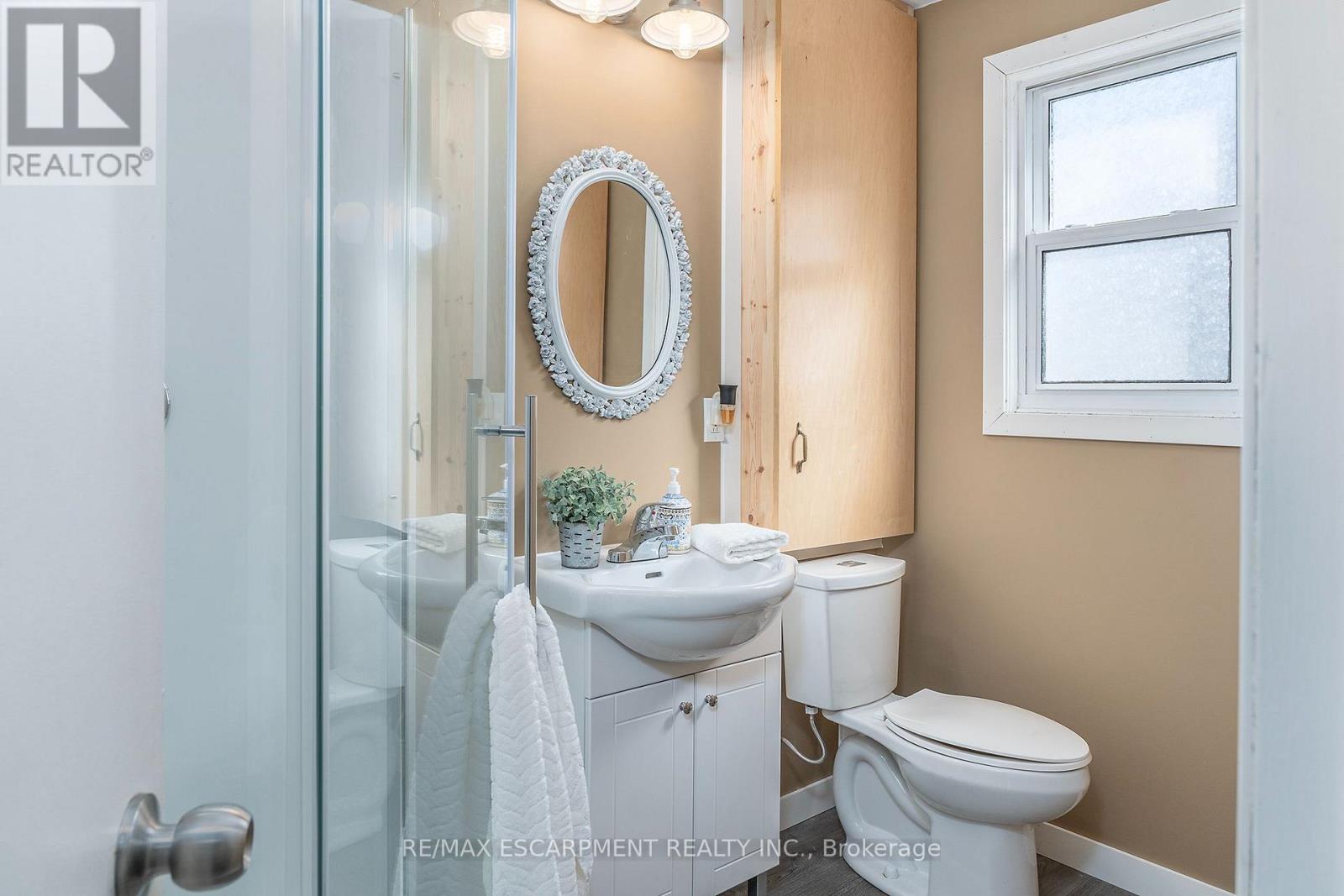 274 East 38th Street, Hamilton, Ontario  L8V 4G3 - Photo 10 - X13719244