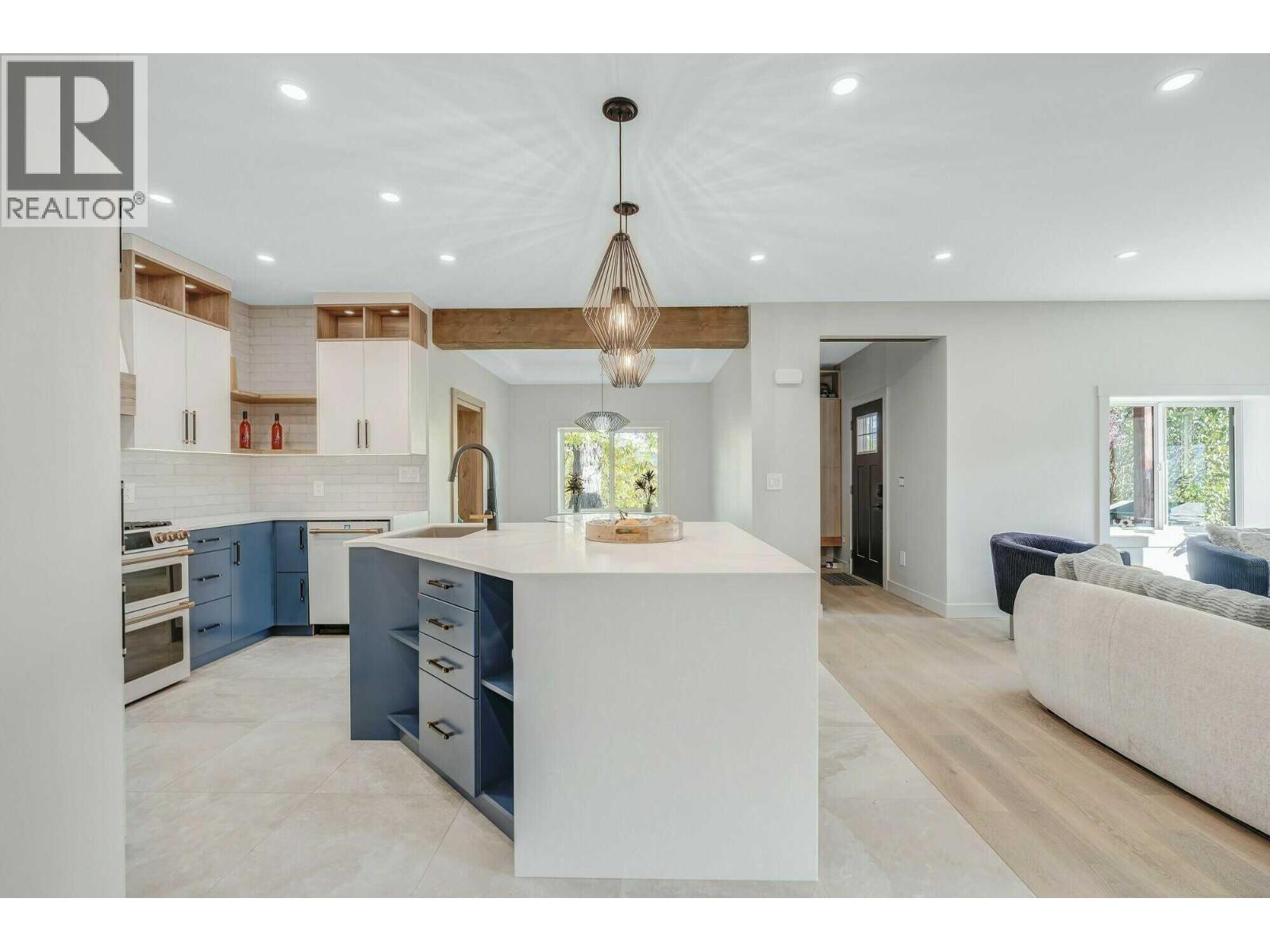 6466 Spartan Street, Oliver, British Columbia  V0H 1T0 - Photo 2 - 10398957
