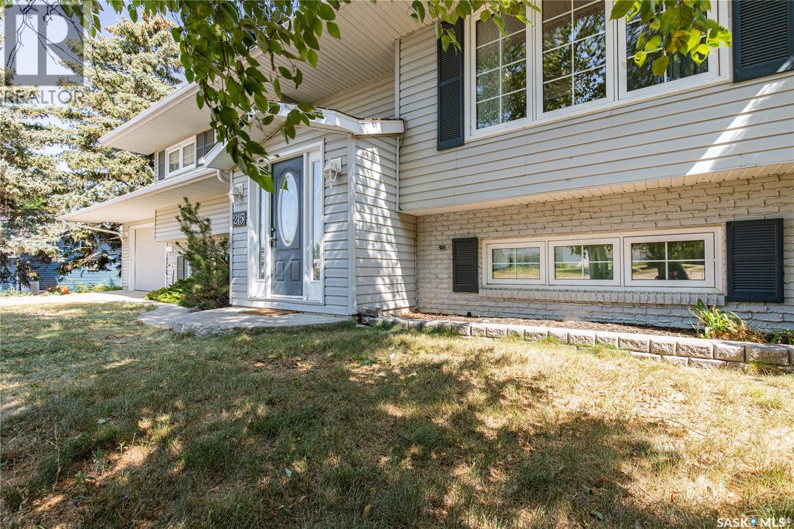 215 Cedar Crescent, Caronport, Saskatchewan  S0H 0S0 - Photo 3 - SK046842