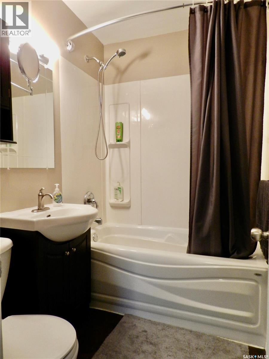 1037 Bogue Avenue, Moose Jaw, Saskatchewan  S6H 4M4 - Photo 13 - SK046781