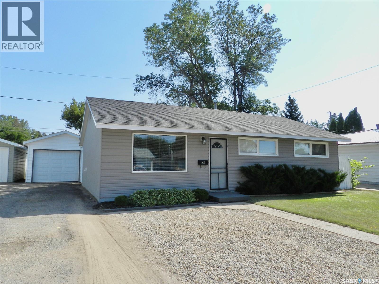1037 Bogue Avenue, Moose Jaw, Saskatchewan  S6H 4M4 - Photo 2 - SK046781