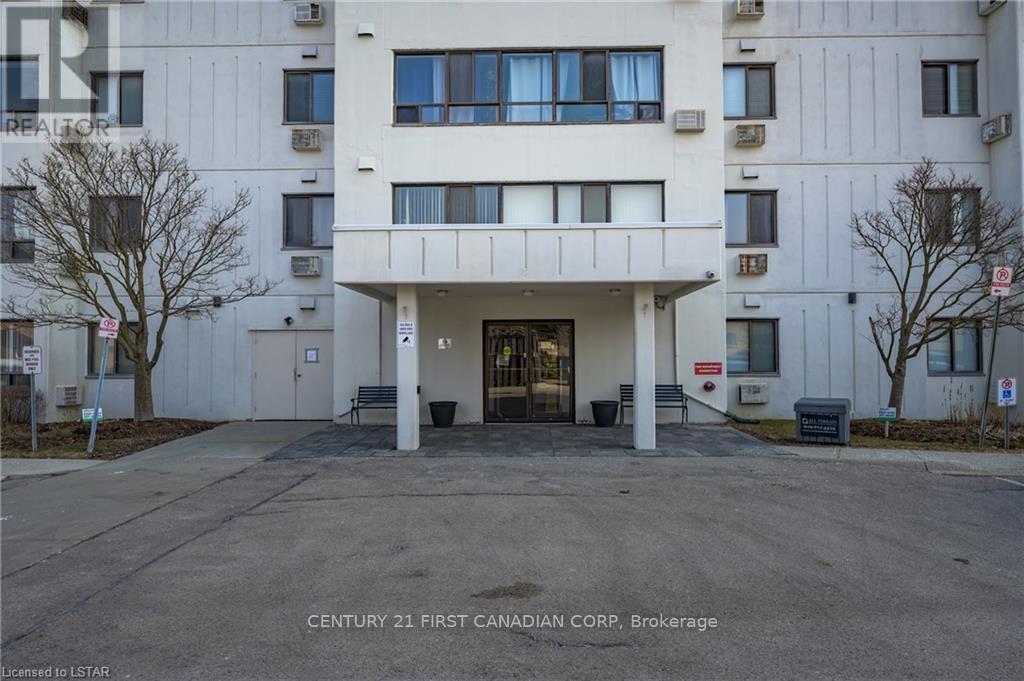 402 - 135 Baseline Road W, London South, Ontario  N6J 4W4 - Photo 2 - X13719516