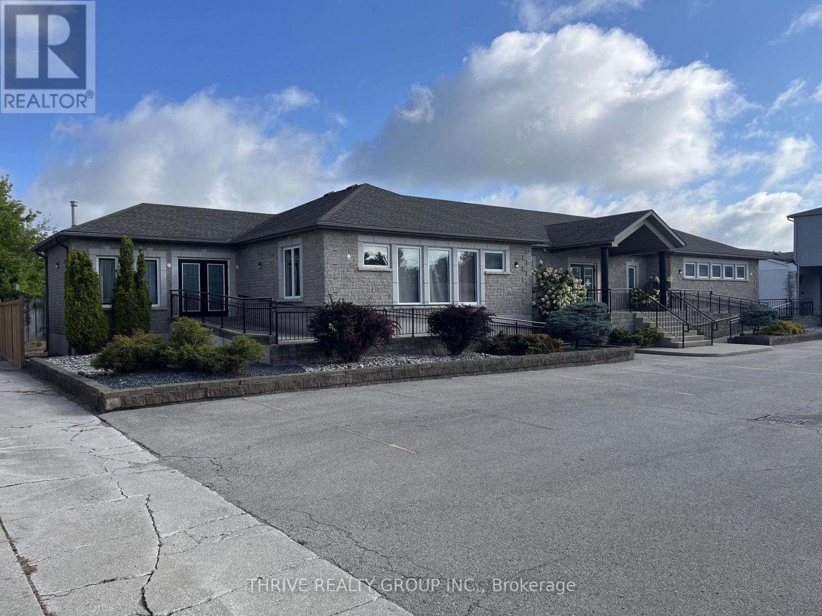 $20 / ft<sup>2</sup>71 Maitland Terrace, Strathroy-Caradoc, Ontario