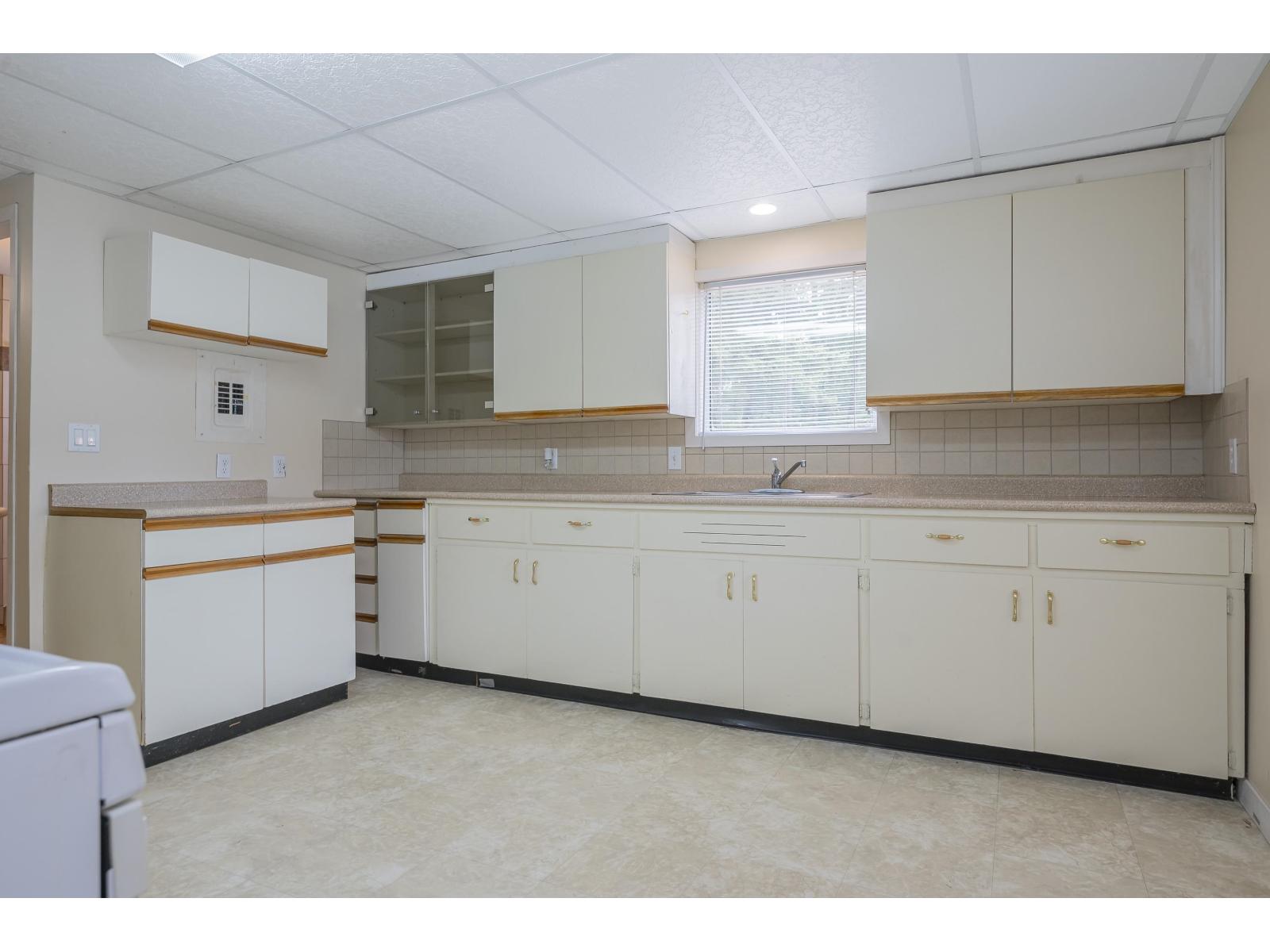 3381 208 Street, Langley, British Columbia  V2Z 2C5 - Photo 8 - R3075432