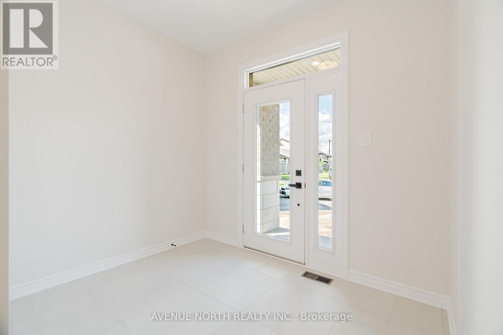 263 Ginebik Way, Ottawa, Ontario  K1X 0H5 - Photo 2 - X13719532