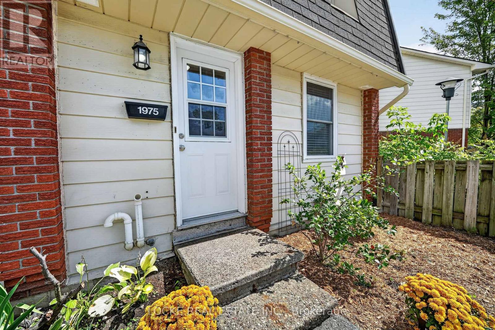 28 - 1975 Fairglen Mews, Ottawa, Ontario  K1B 5A5 - Photo 2 - X13719578