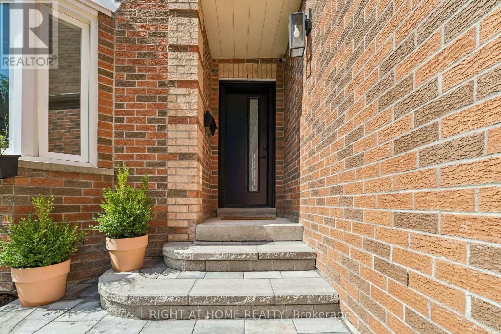 16 Ian Fleming Crescent, Whitby, Ontario  L1R 2E2 - Photo 31 - E13719586