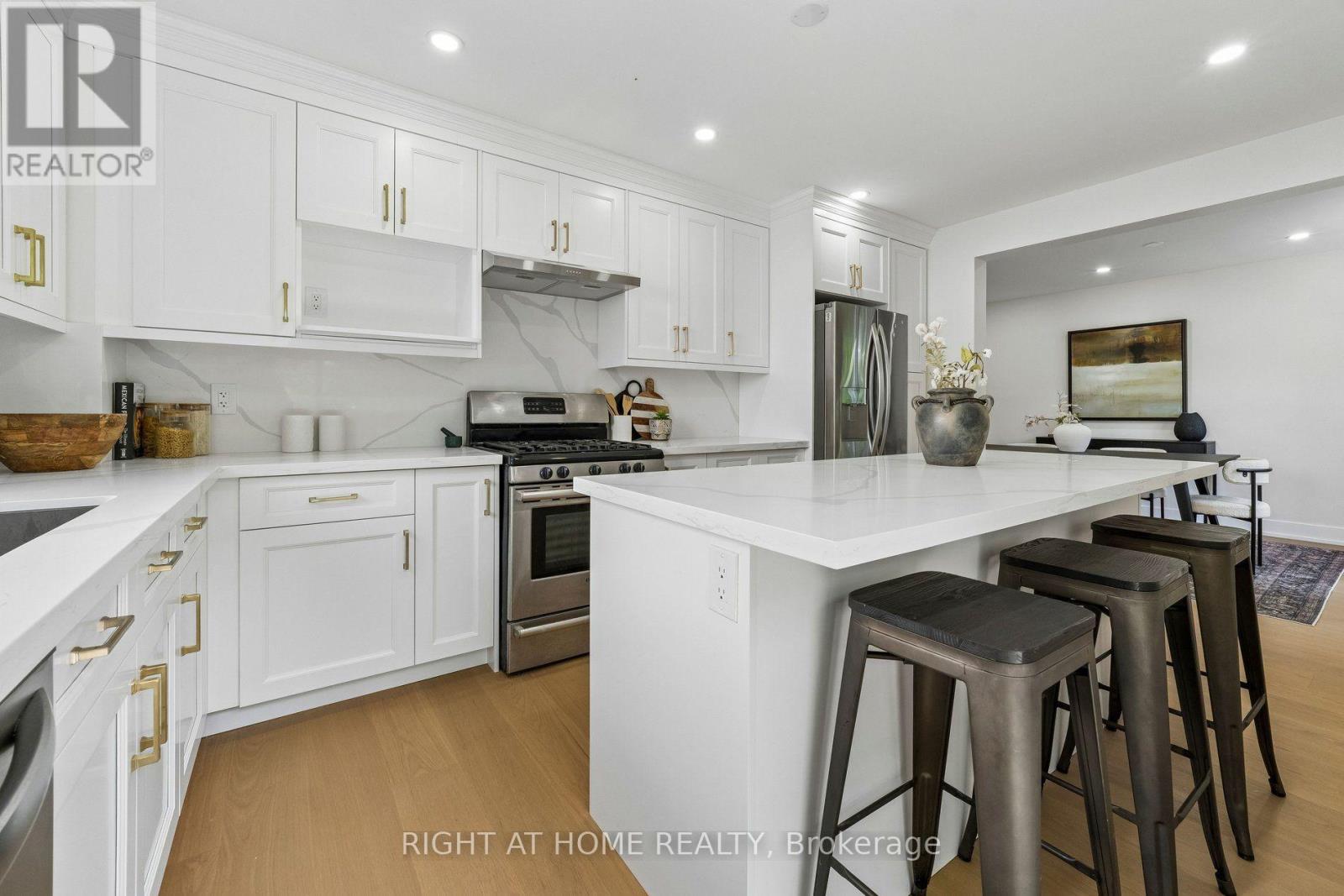 16 Ian Fleming Crescent, Whitby, Ontario  L1R 2E2 - Photo 7 - E13719586