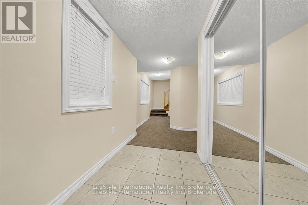 87 - 88 Decorso Drive, Guelph, Ontario  N1L 0A9 - Photo 2 - X13719506