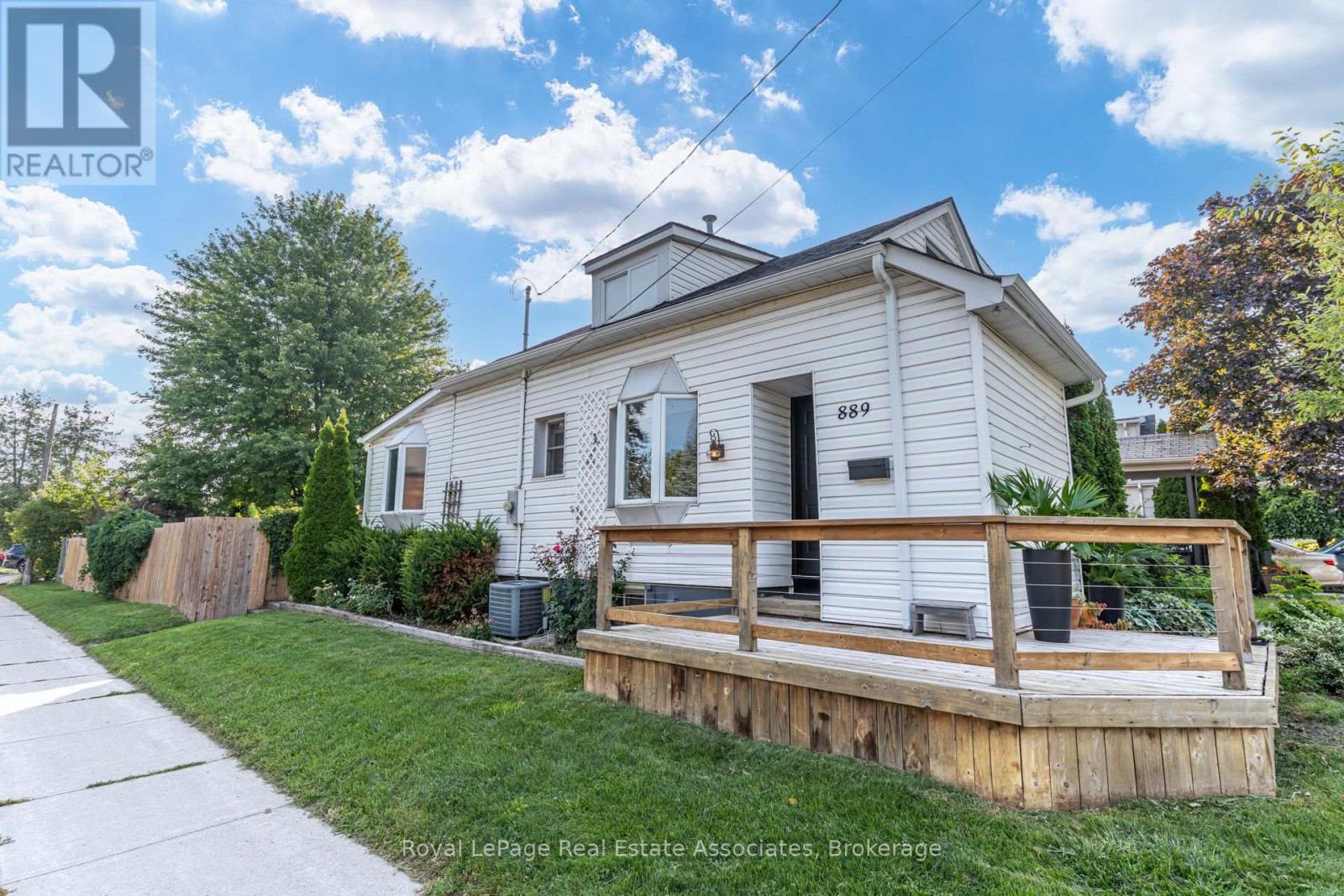 889 THIRD STREET, Mississauga, Ontario