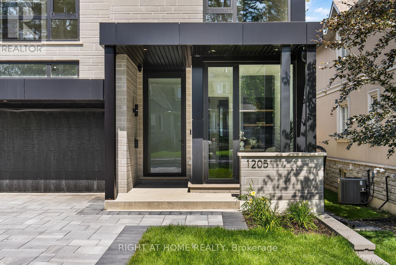 1205 Canterbury Road, Mississauga, Ontario  L5G 4A4 - Photo 2 - W13719546