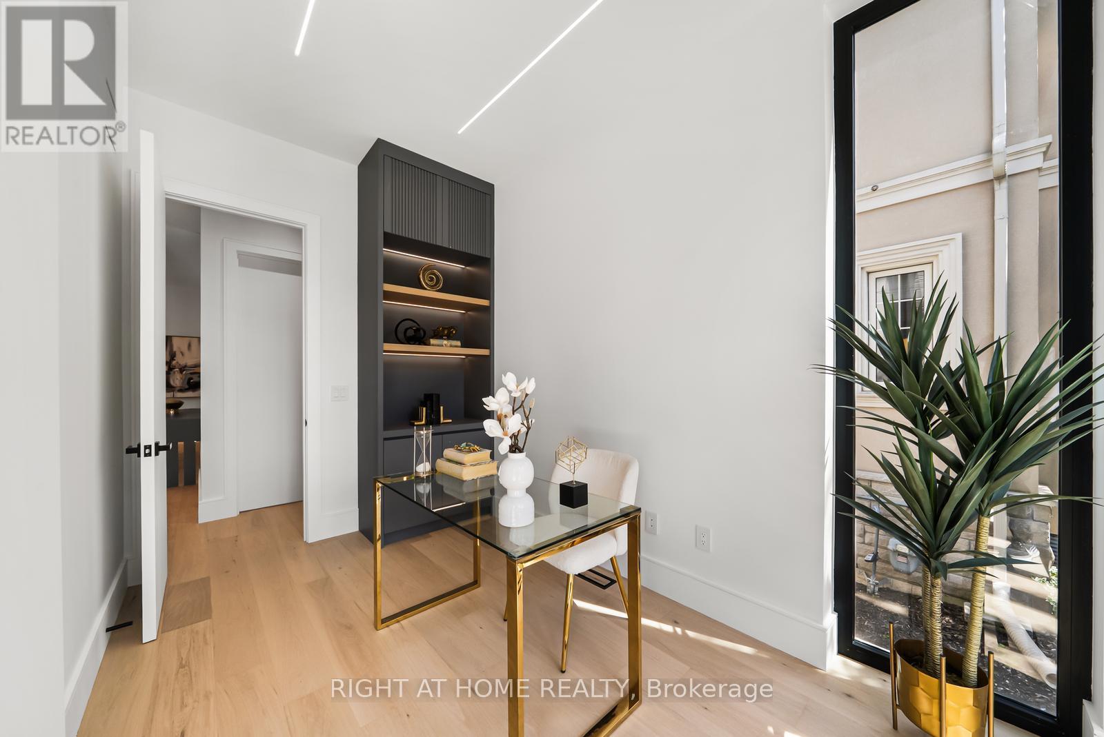 1205 Canterbury Road, Mississauga, Ontario  L5G 4A4 - Photo 4 - W13719546