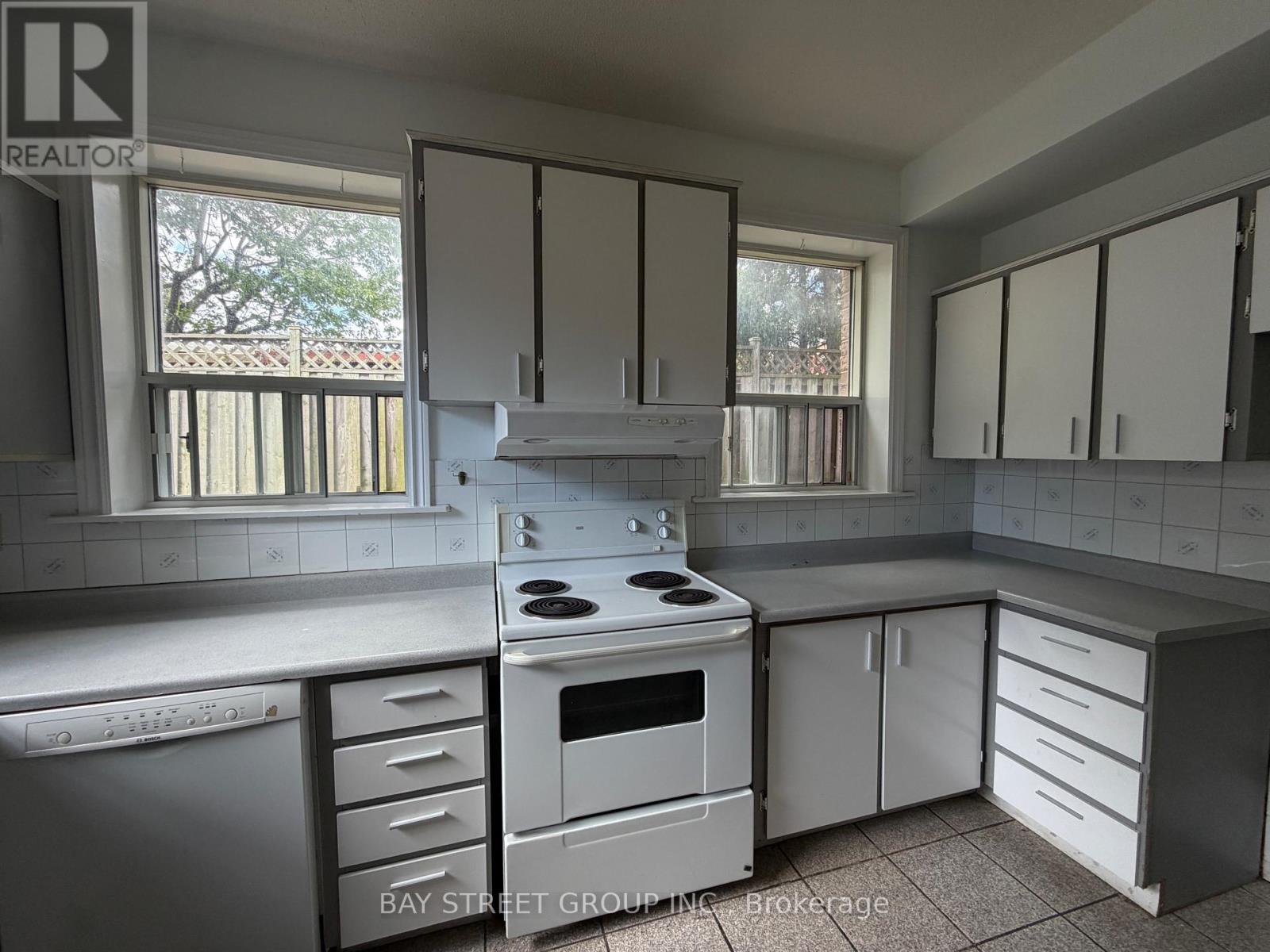 10 Benalto Road, Toronto, Ontario  M6A 2R8 - Photo 3 - W13719572