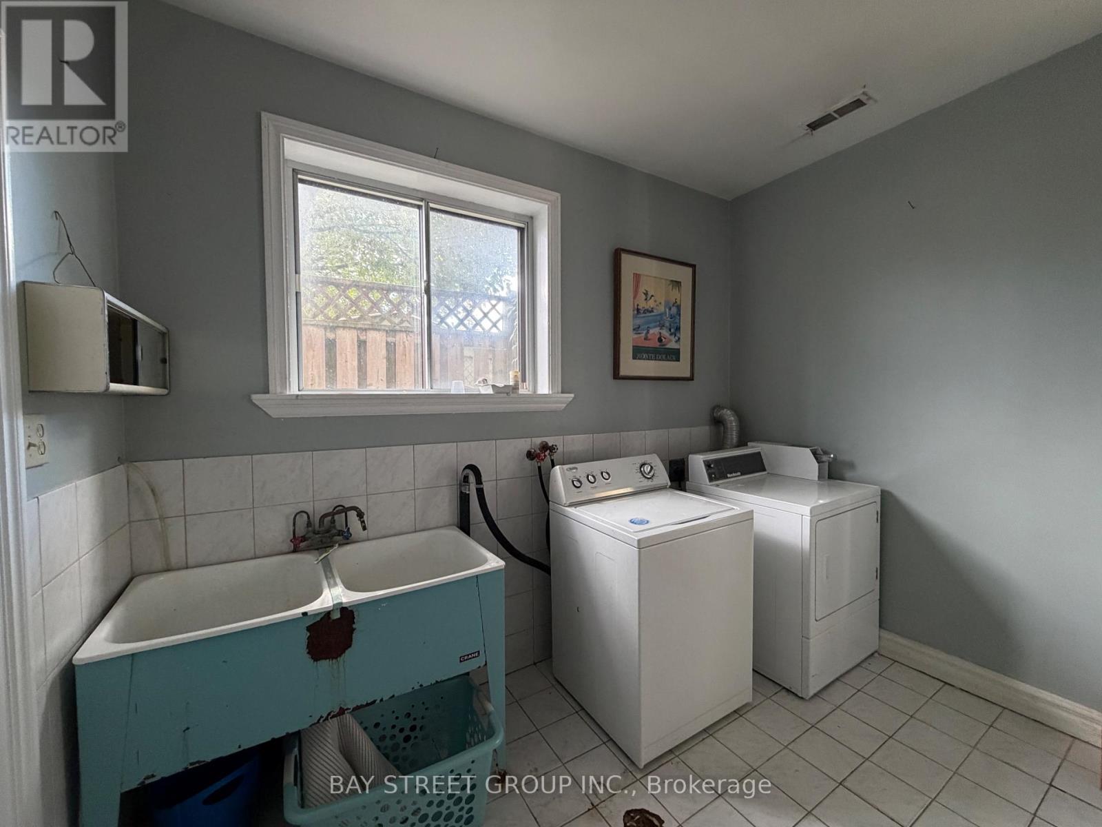 10 Benalto Road, Toronto, Ontario  M6A 2R8 - Photo 6 - W13719572