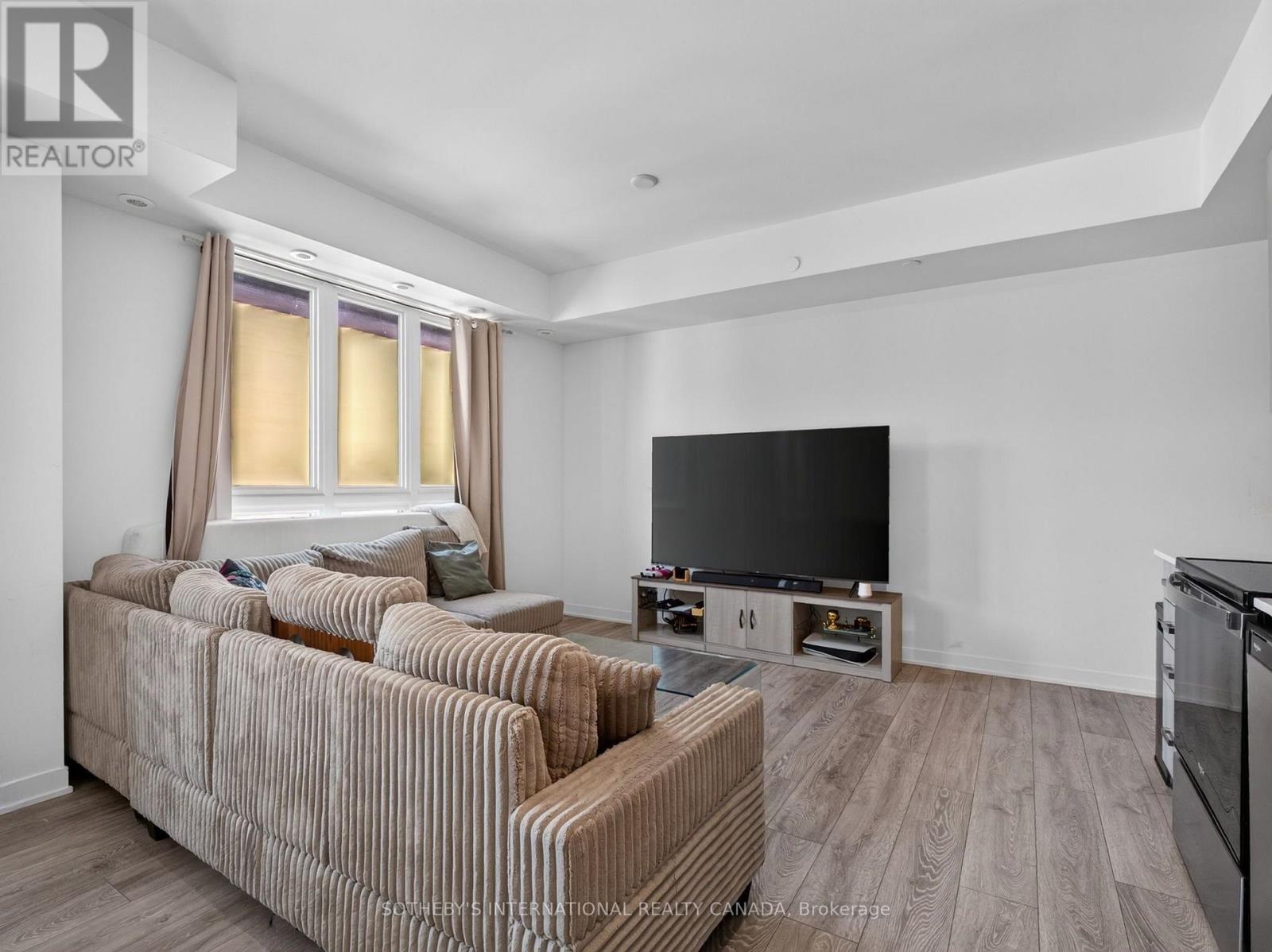 4 - 4017 Hickory Drive, Mississauga, Ontario  L4W 0G6 - Photo 5 - W13719584