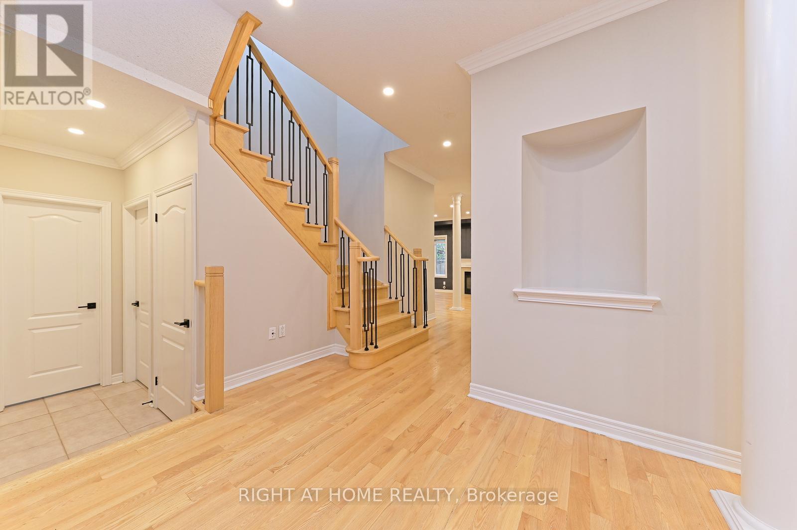 6843 Campbell Settler Court E, Mississauga, Ontario  L5W 1B3 - Photo 10 - W13221292