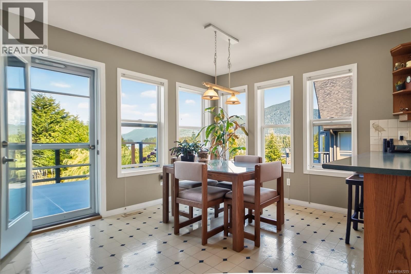 607 Pfeiffer Cres, Tofino, British Columbia  V0R 2Z0 - Photo 9 - 1047275