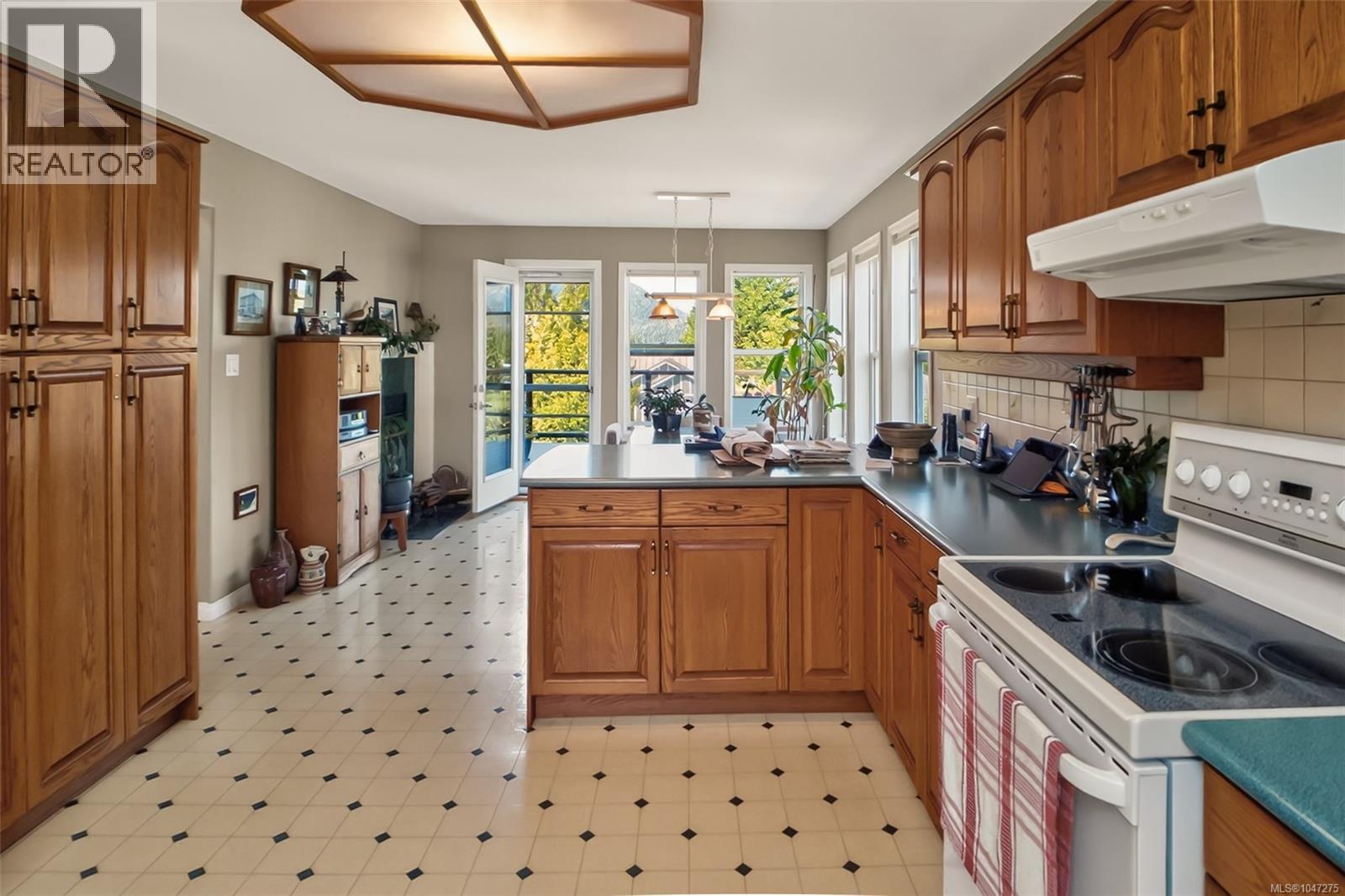 607 Pfeiffer Cres, Tofino, British Columbia  V0R 2Z0 - Photo 8 - 1047275