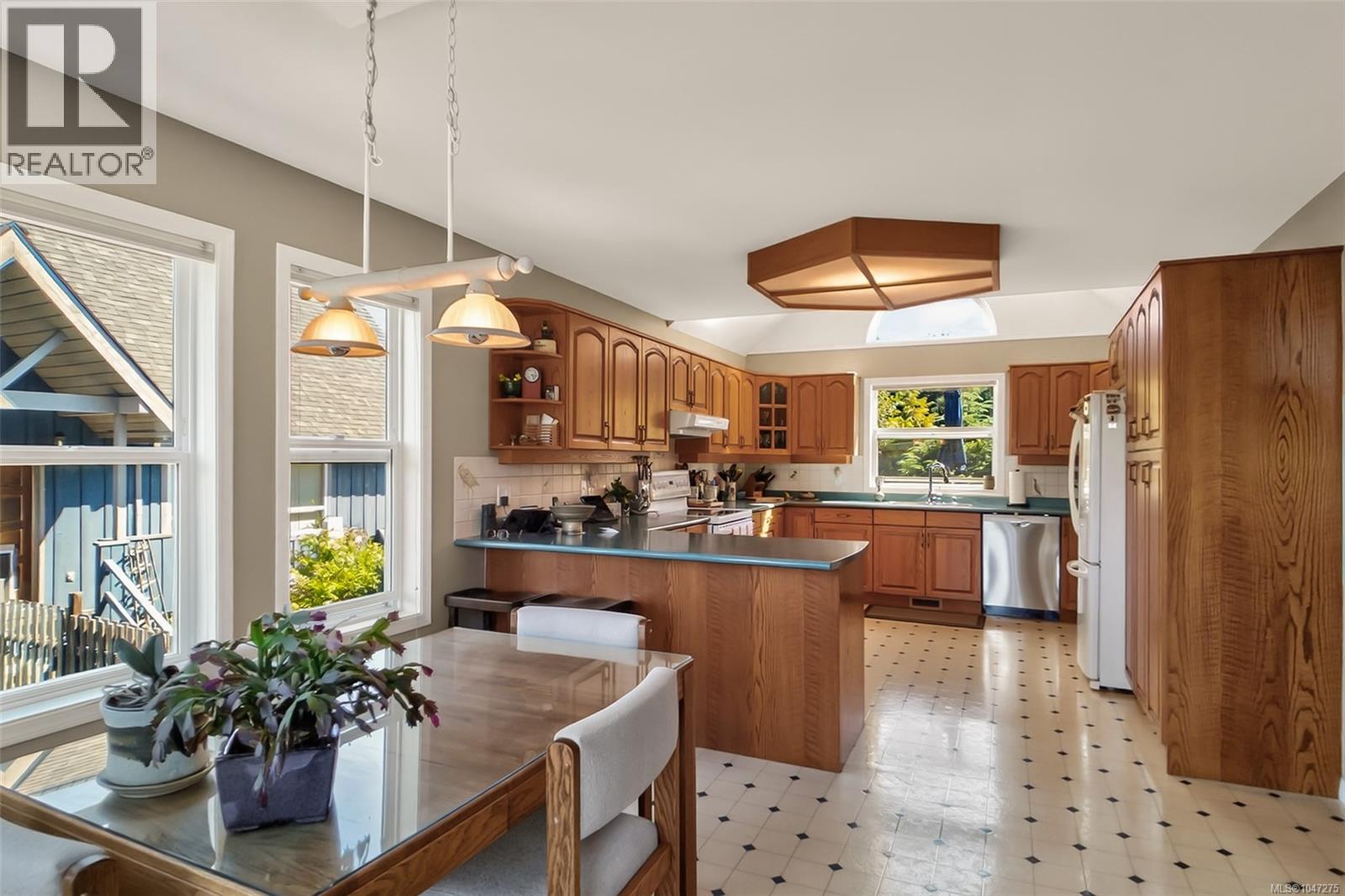 607 Pfeiffer Cres, Tofino, British Columbia  V0R 2Z0 - Photo 12 - 1047275