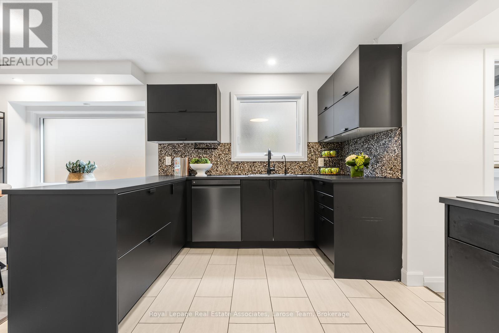 28 Thirtieth Street, Toronto, Ontario  M8W 3B6 - Photo 15 - W13714404