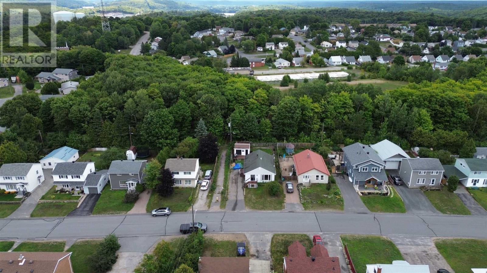 31 Hirshhorn Ave, Elliot Lake, Ontario  P5A 1P3 - Photo 3 - SM262345