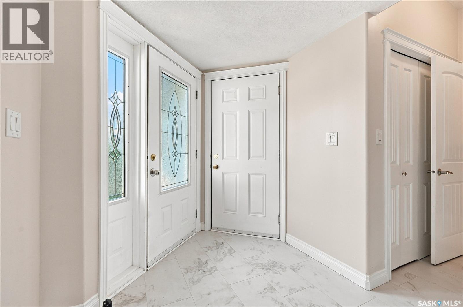107 119 Hampton Circle, Saskatoon, Saskatchewan  S7R 0A8 - Photo 2 - SK046820