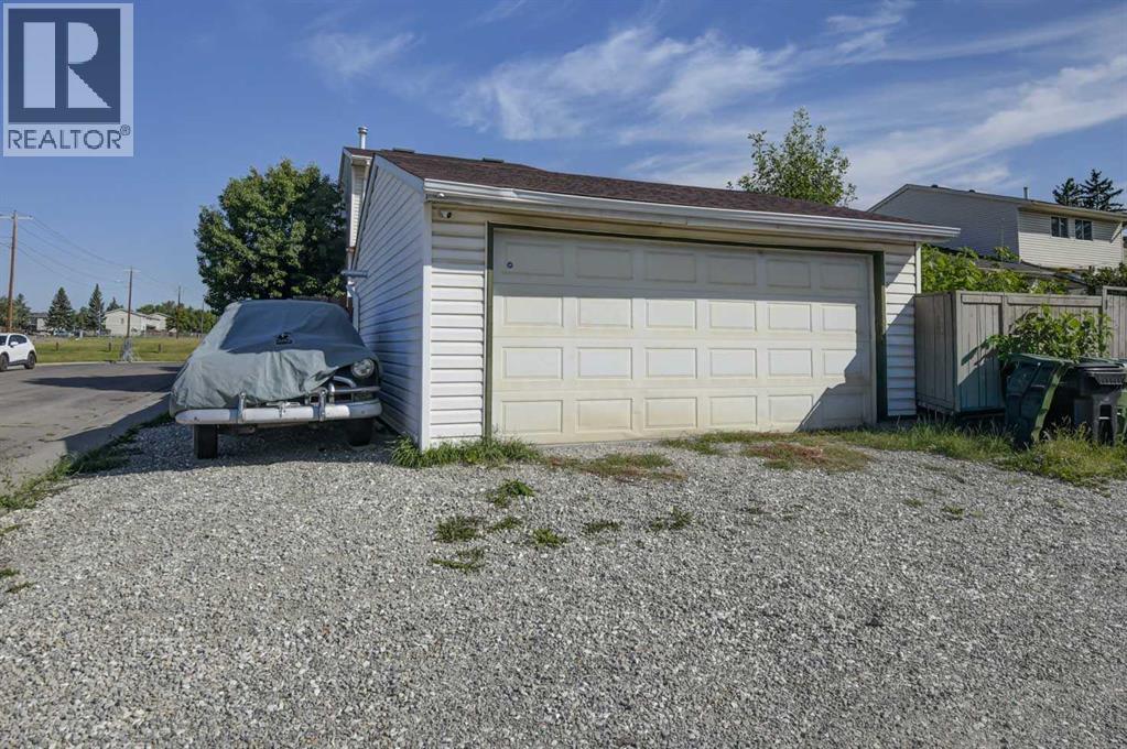 44 Falwood Crescent Ne, Calgary, Alberta  T3J 1E3 - Photo 41 - A2338230