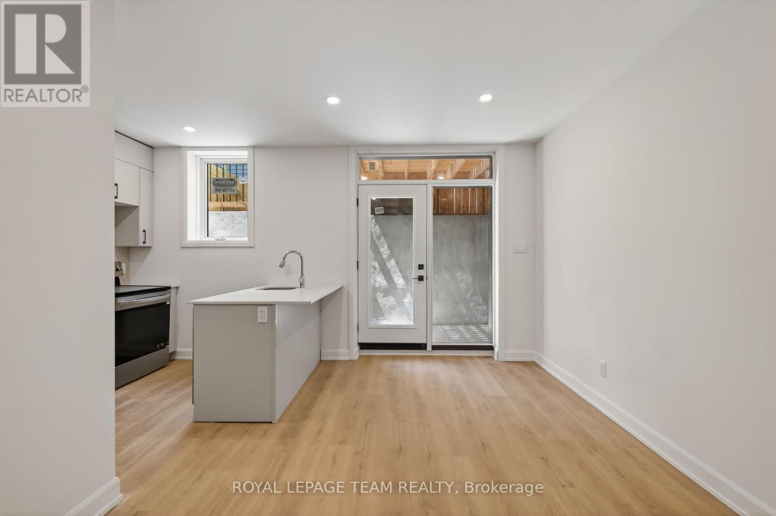 B - 608 Tweedsmuir Avenue, Ottawa, Ontario  K1Z 5P3 - Photo 4 - X13719698