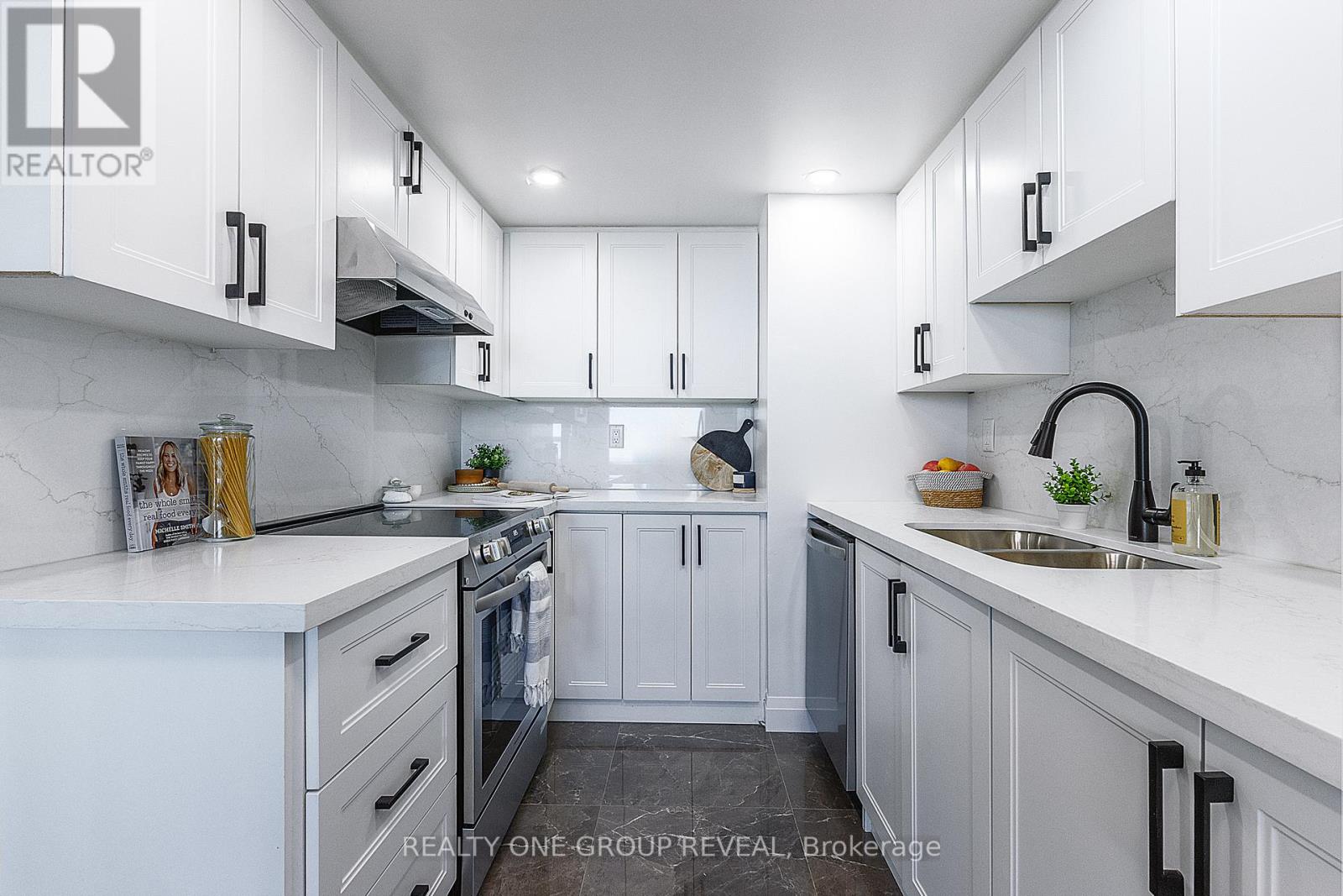 1509 - 121 LING ROAD, Toronto, Ontario