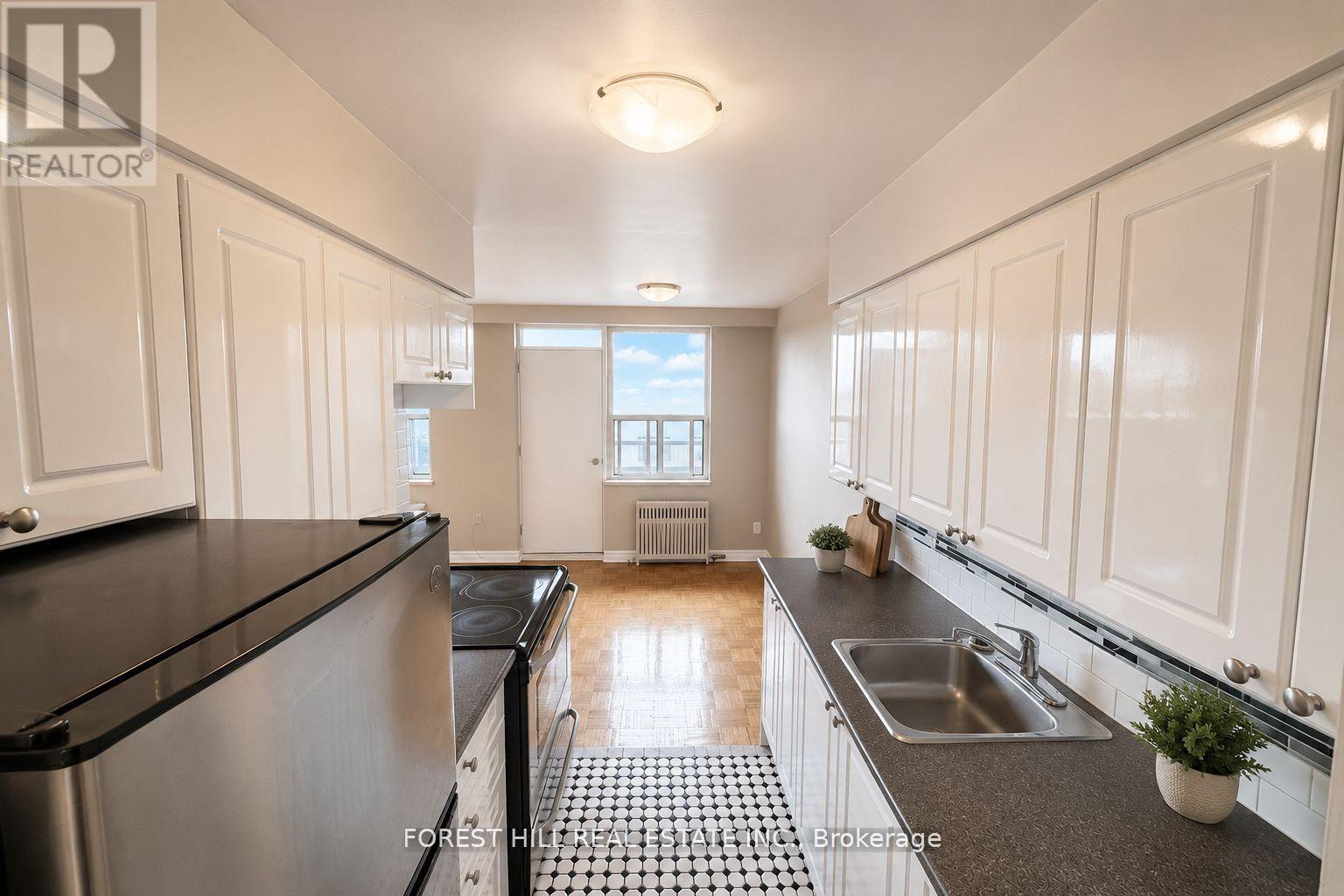 517 - 102 Goodwood Park Court, Toronto, Ontario  M4C 5S9 - Photo 3 - E13719670