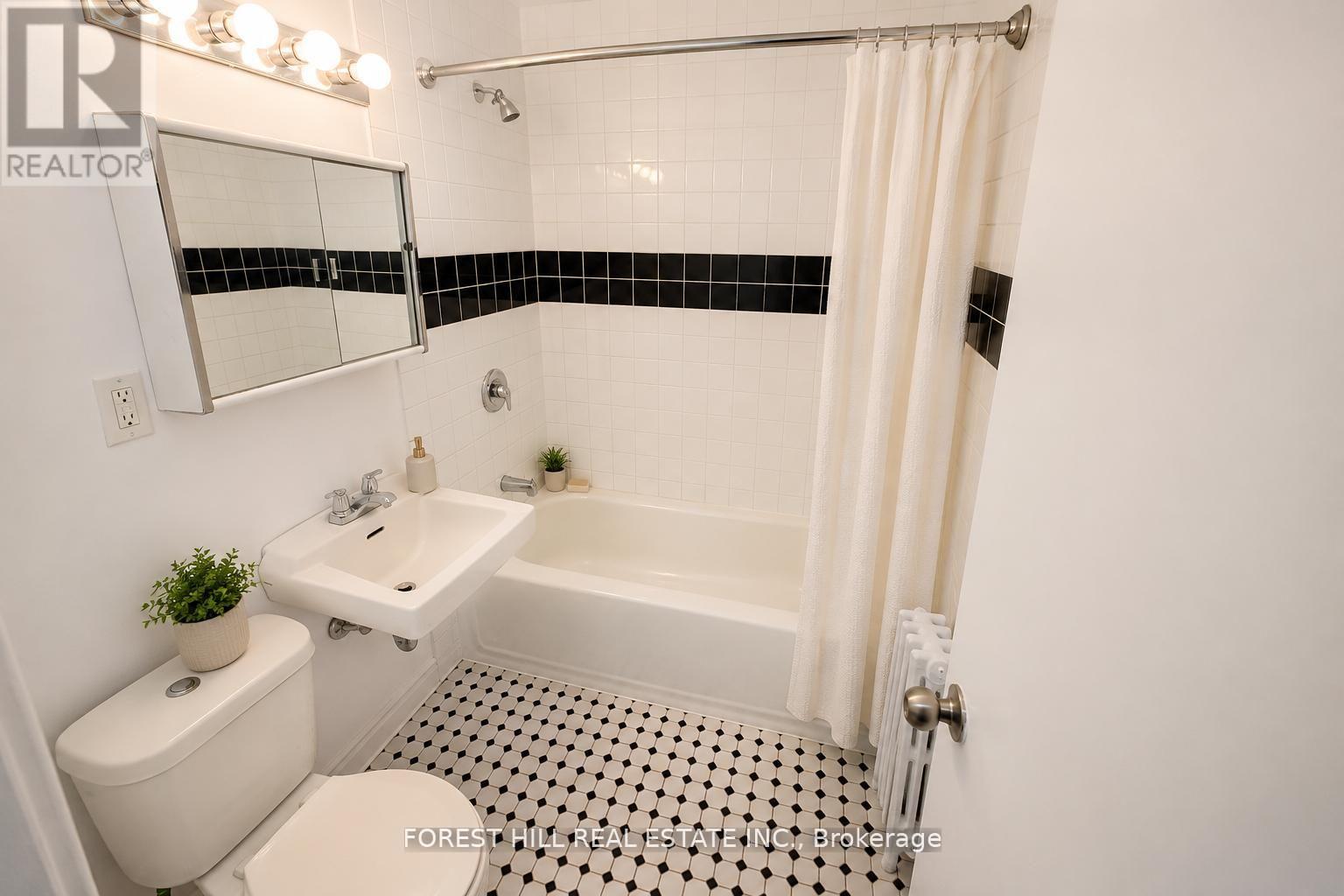 517 - 102 Goodwood Park Court, Toronto, Ontario  M4C 5S9 - Photo 5 - E13719670