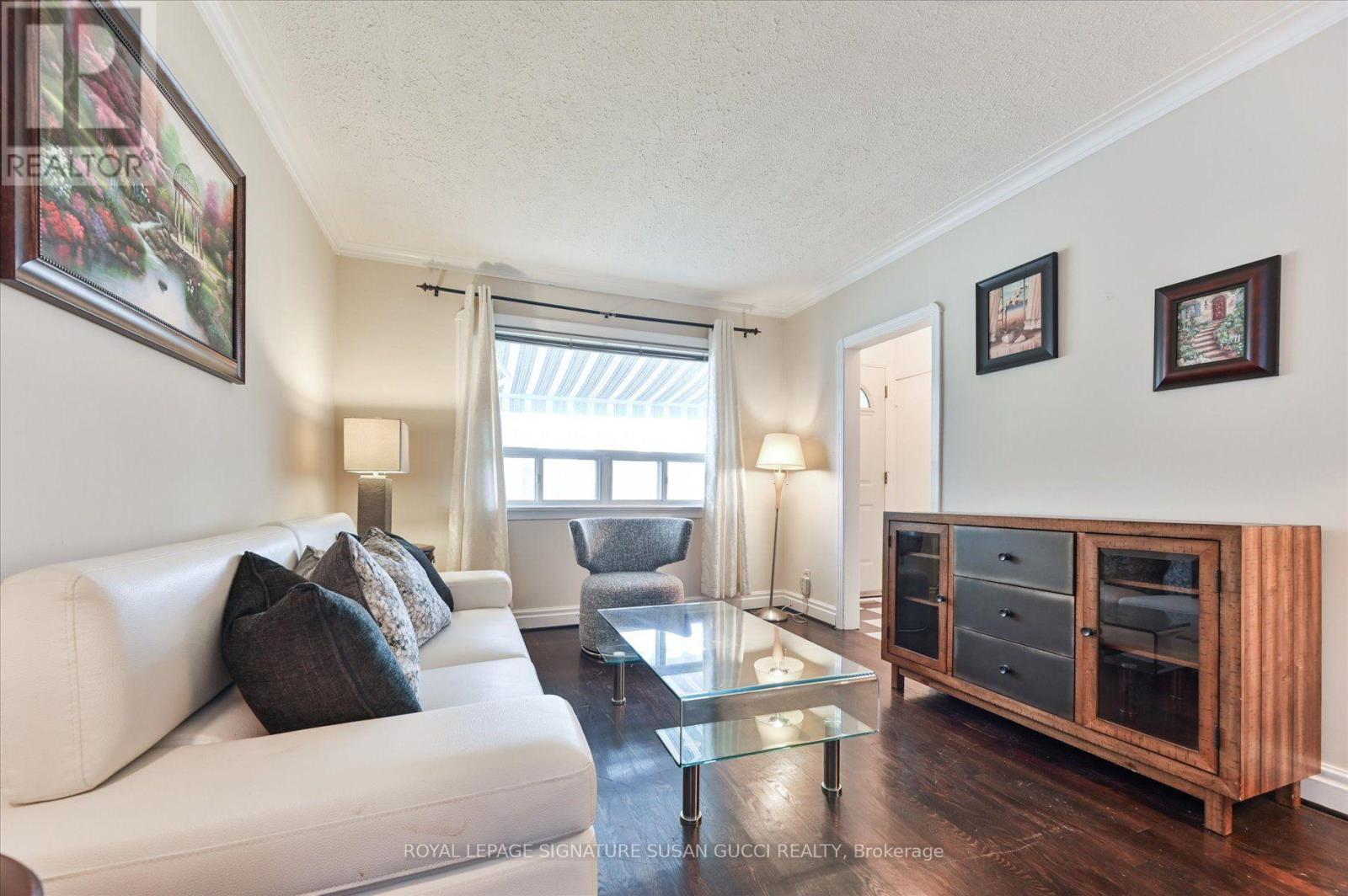 292 Glebemount Avenue, Toronto, Ontario M4C 3V3 - Photo 6 - E13719706