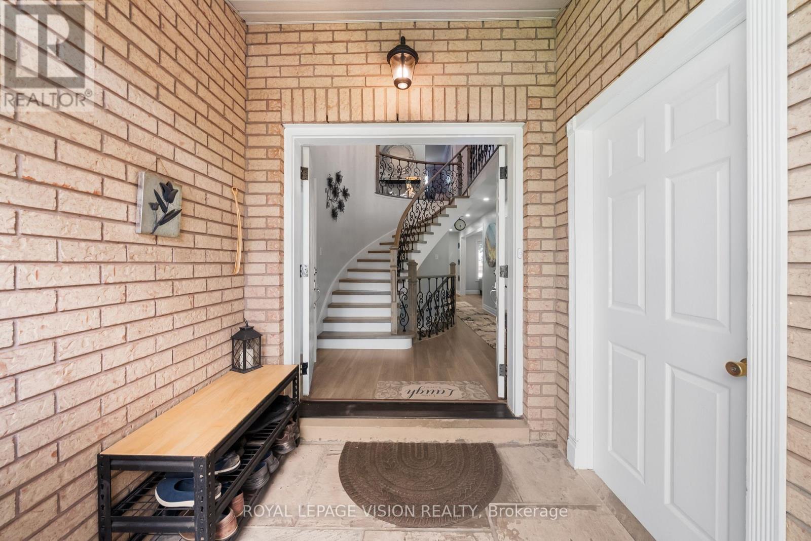 5 Anson Avenue, Toronto, Ontario  M1M 1X2 - Photo 3 - E13719734