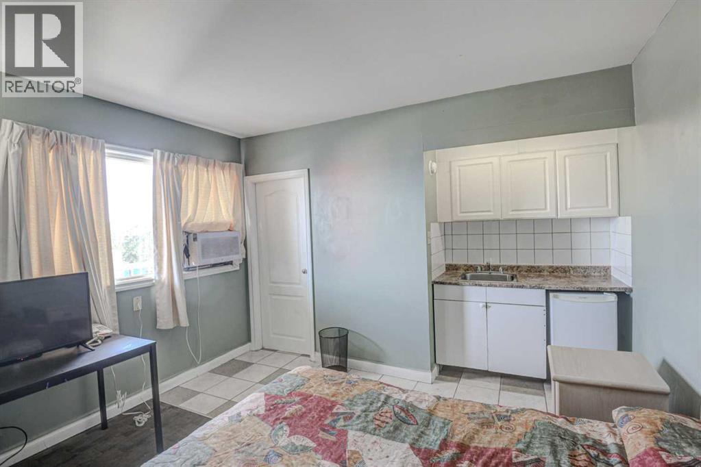 2107 16 Avenue NW, Calgary, Alberta  T2M 0M3 - Photo 12 - A2340675