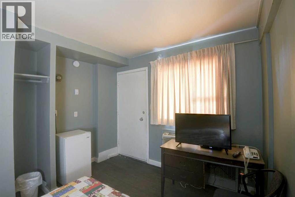 2107 16 Avenue NW, Calgary, Alberta  T2M 0M3 - Photo 19 - A2340675