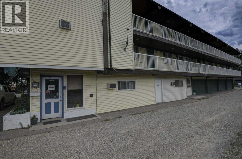 2107 16 Avenue NW, Calgary, Alberta  T2M 0M3 - Photo 2 - A2340675