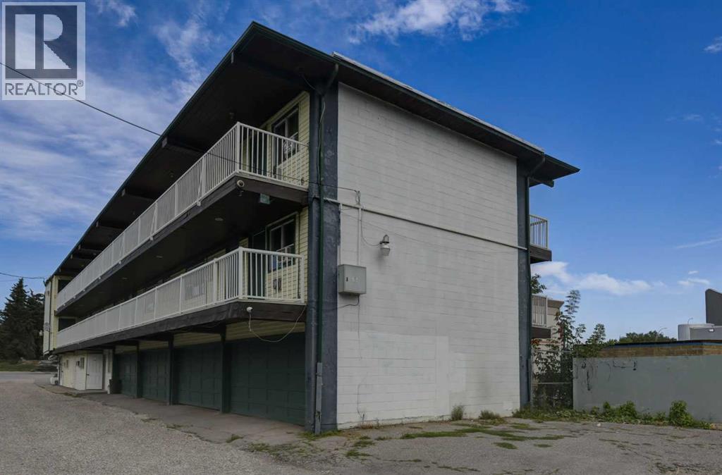 2107 16 Avenue NW, Calgary, Alberta  T2M 0M3 - Photo 3 - A2340675
