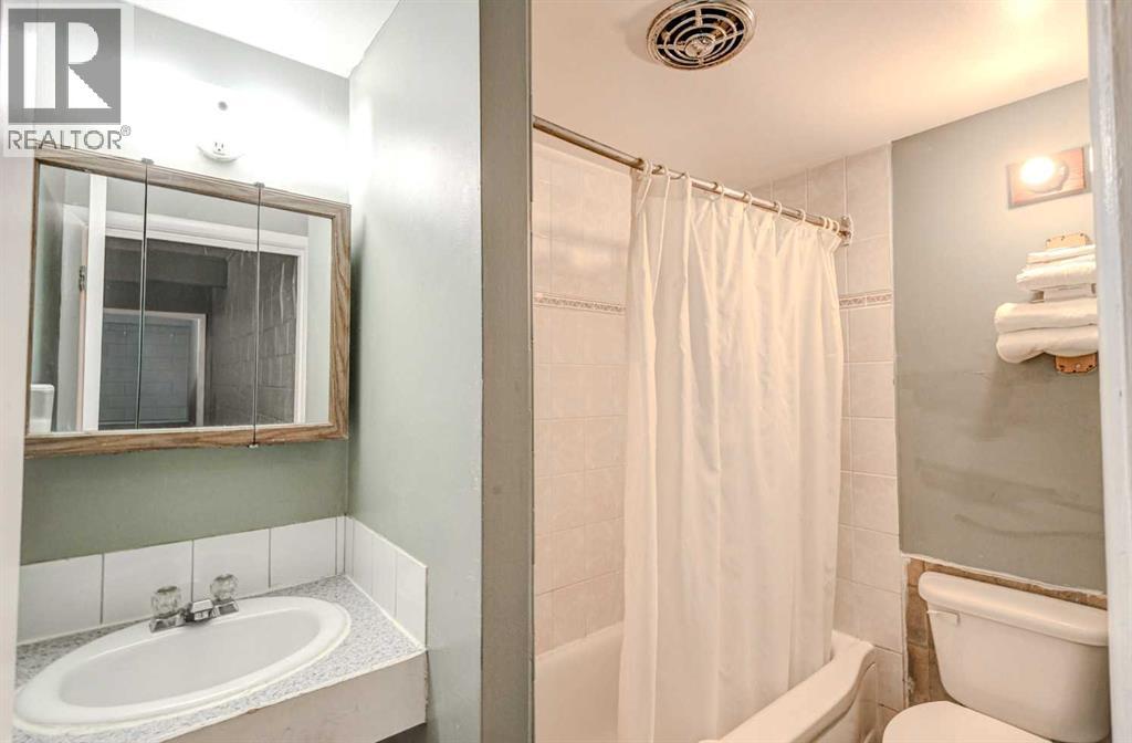 2107 16 Avenue NW, Calgary, Alberta  T2M 0M3 - Photo 8 - A2340675