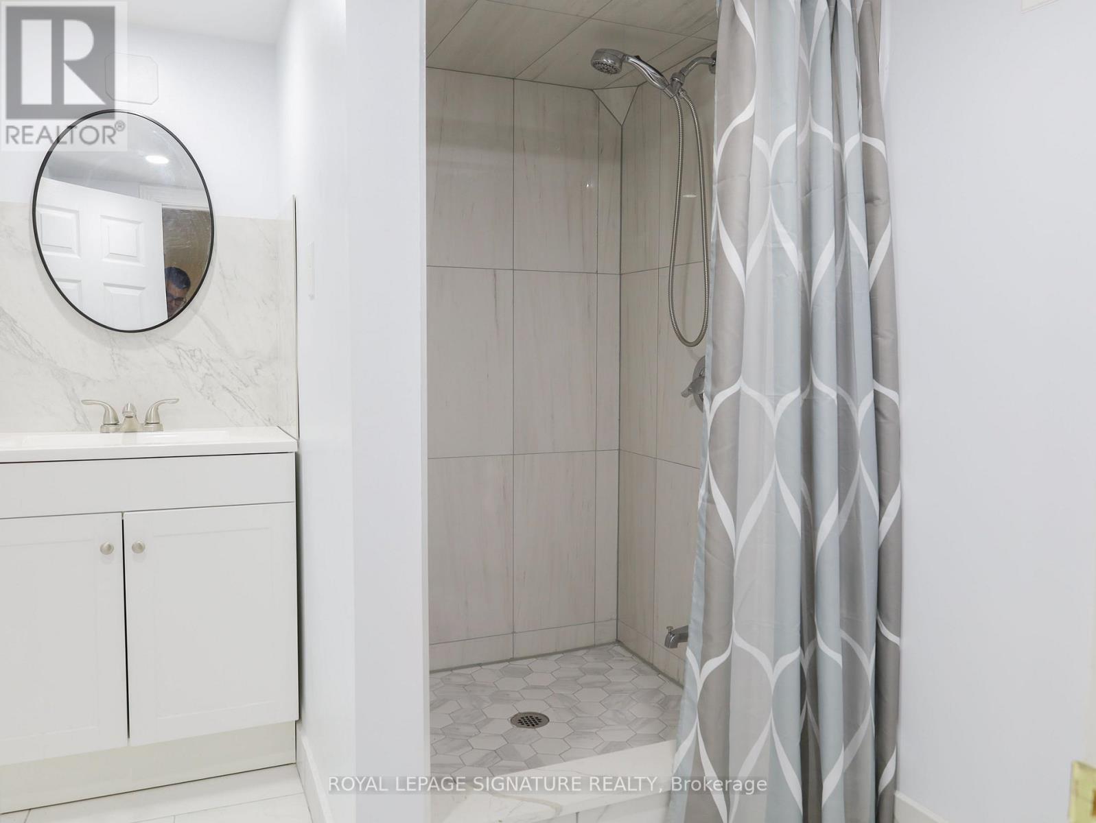 1 Bed 1bath Basement - 77 Rushingbrook Drive, Richmond Hill, Ontario  L4S 1X4 - Photo 4 - N13719632