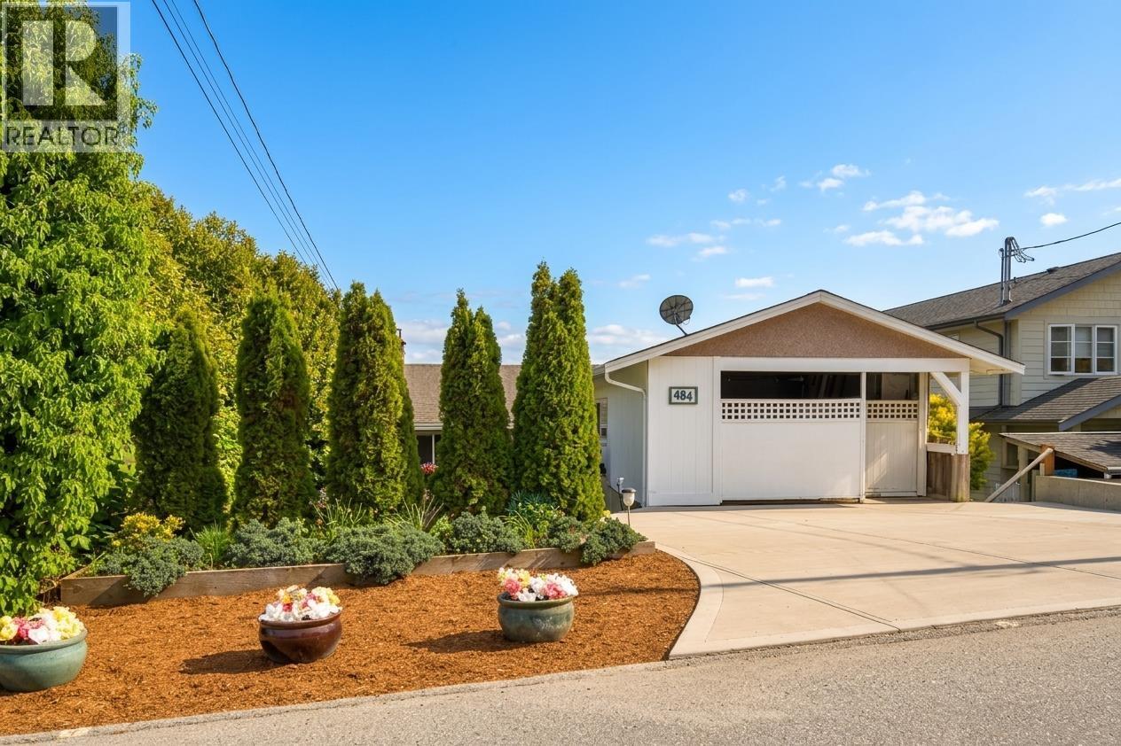 484 Marine Drive, Gibsons, British Columbia  V0N 1V0 - Photo 2 - R3121254
