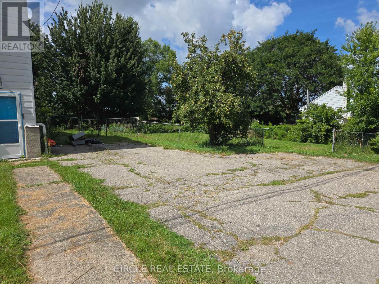 4 3rd Side Road S, Milton, Ontario  L9T 2W4 - Photo 2 - W13719638