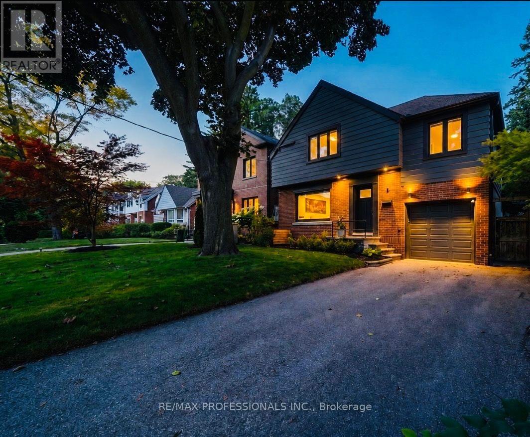 4 WINSTON GROVE, Toronto, Ontario