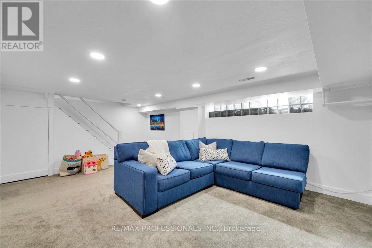 4 Winston Grove, Toronto, Ontario  M8Y 2K8 - Photo 30 - W13719694